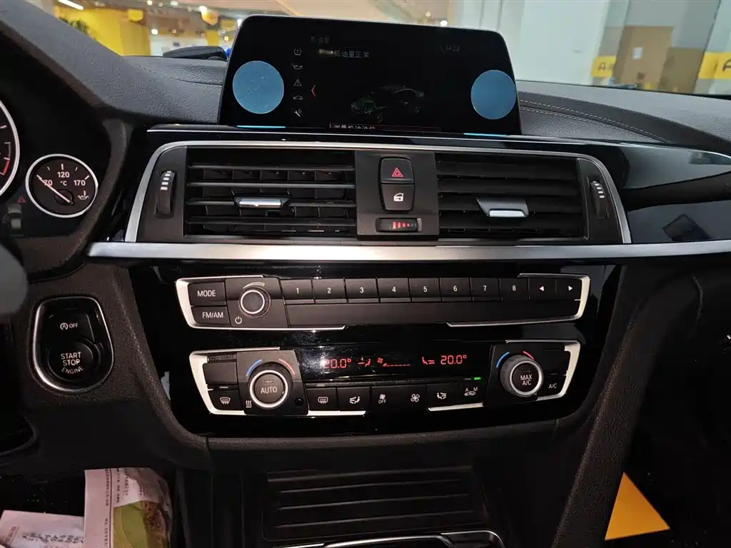 BMW 3 Series 2018 — фото 13