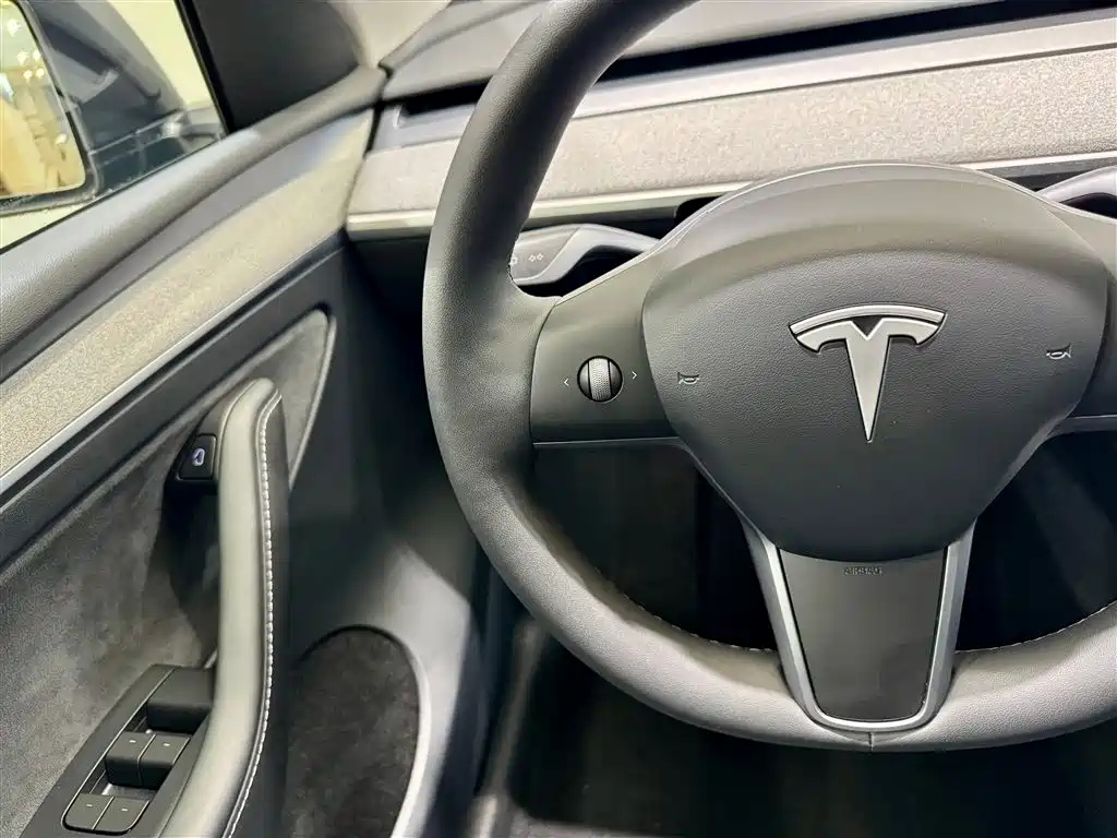 Tesla Model Y 2024 — фото 22