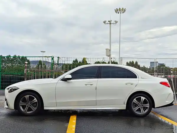 Mercedes-Benz C-Class 2022
