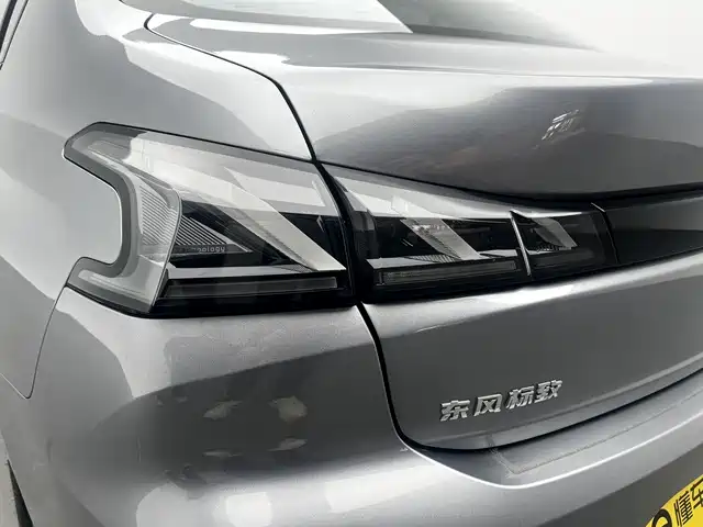Peugeot 408 2024 — фото 10