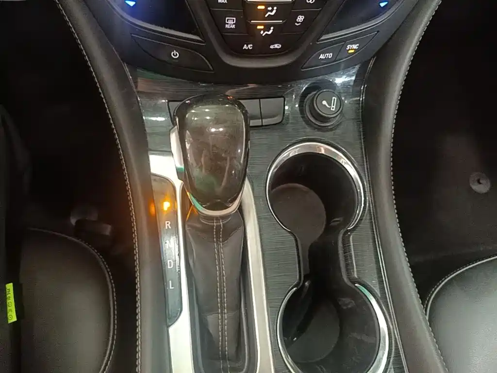 Buick Envision Plus 2017 — фото 14