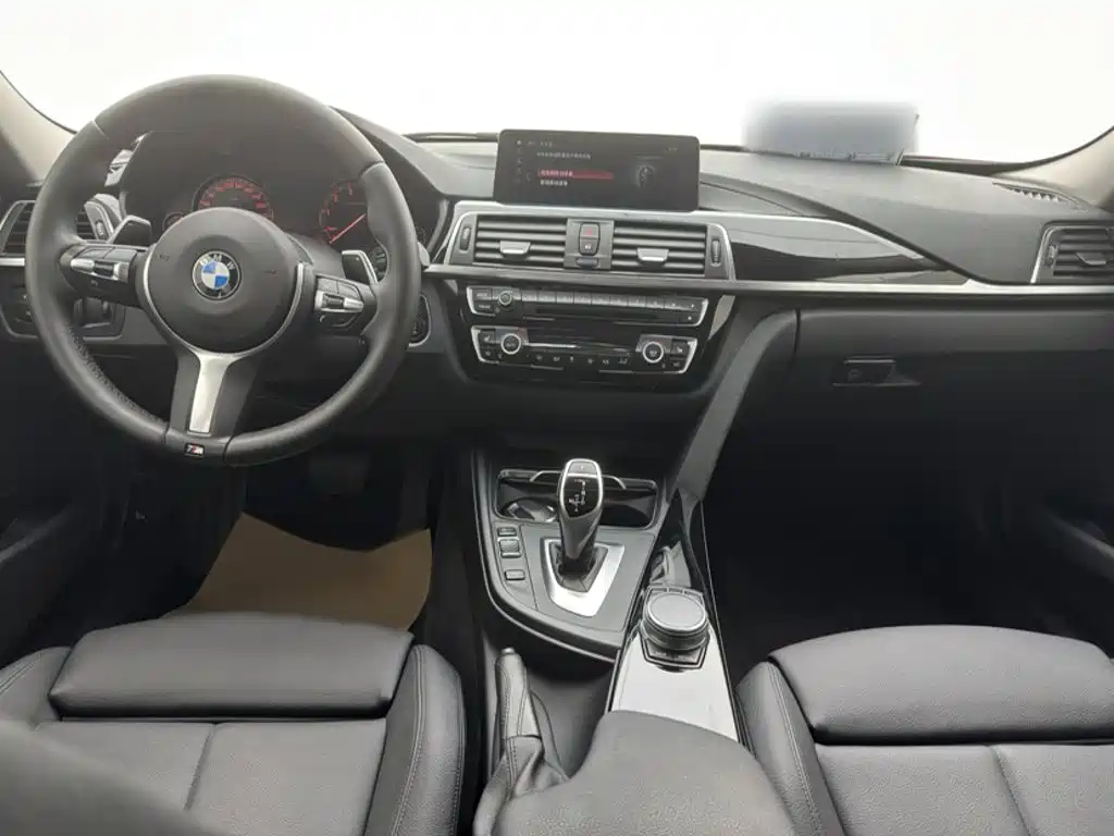BMW 3 Series 2018 — фото 13