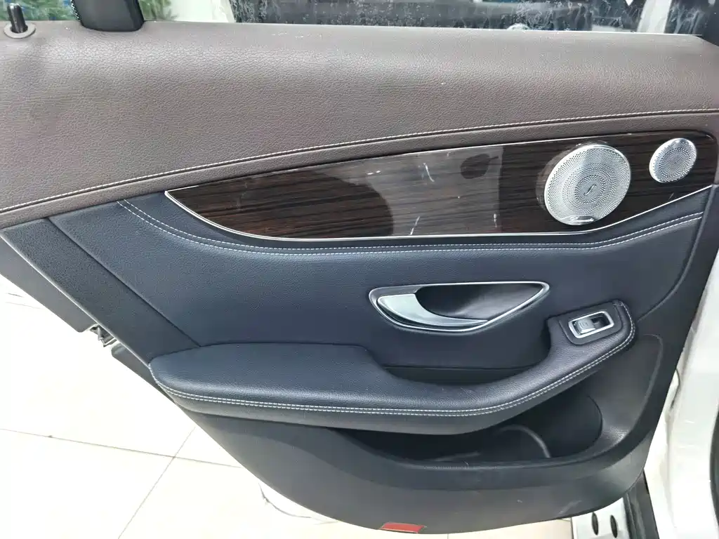 Mercedes-Benz GLC 2017 — фото 15