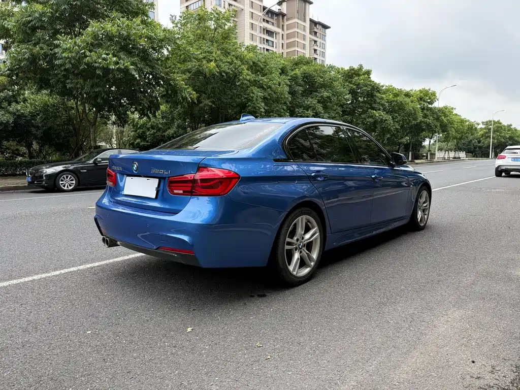 BMW 3 Series 2019 — фото 10