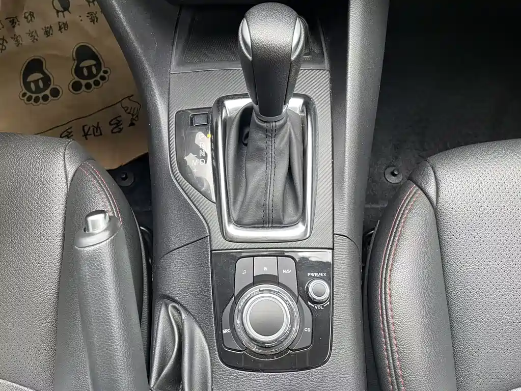 Mazda 3 Axela 2017 — фото 20