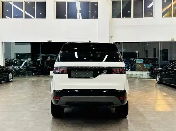 Land Rover Discovery 2023