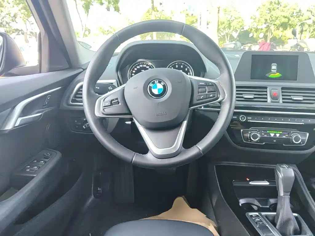 BMW 1 Series 2018 — фото 11