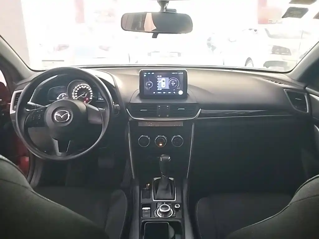 Mazda CX-4 2017 — фото 10