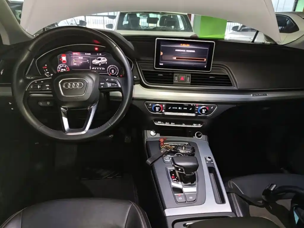 Audi Q5L 2019 — фото 10