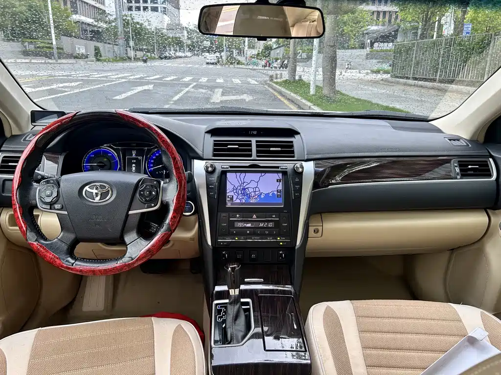 Toyota Camry 2017 — фото 9
