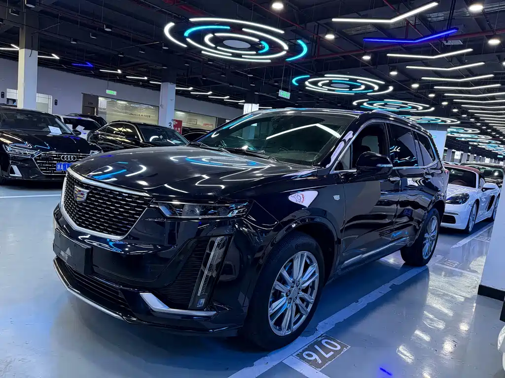 Cadillac XT6 2021 — фото 1