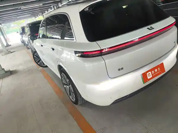 Li Auto L8 2025