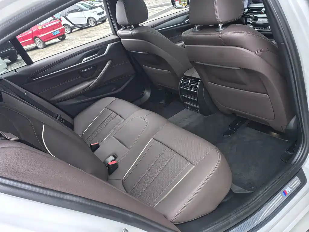 BMW 5 Series 2021 — фото 14