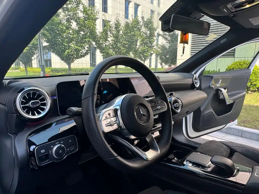 Mercedes-Benz A-Class 2019 — фото 22