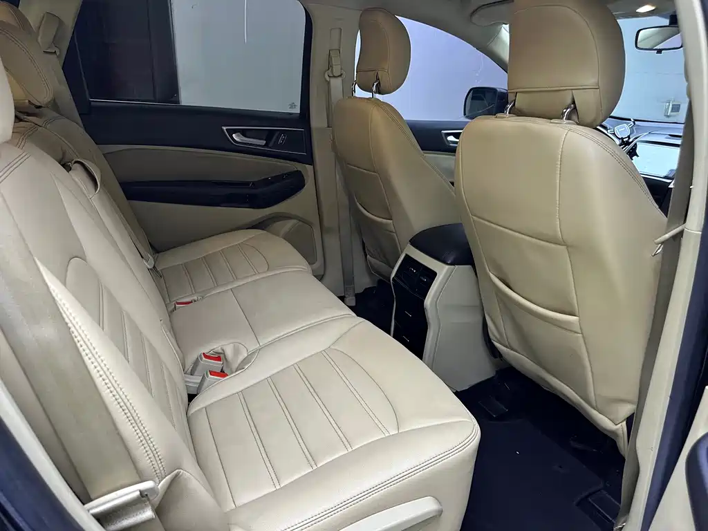 Ford Edge 2016 — фото 10