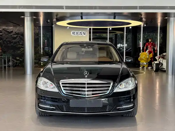 Mercedes-Benz S-Class 2010