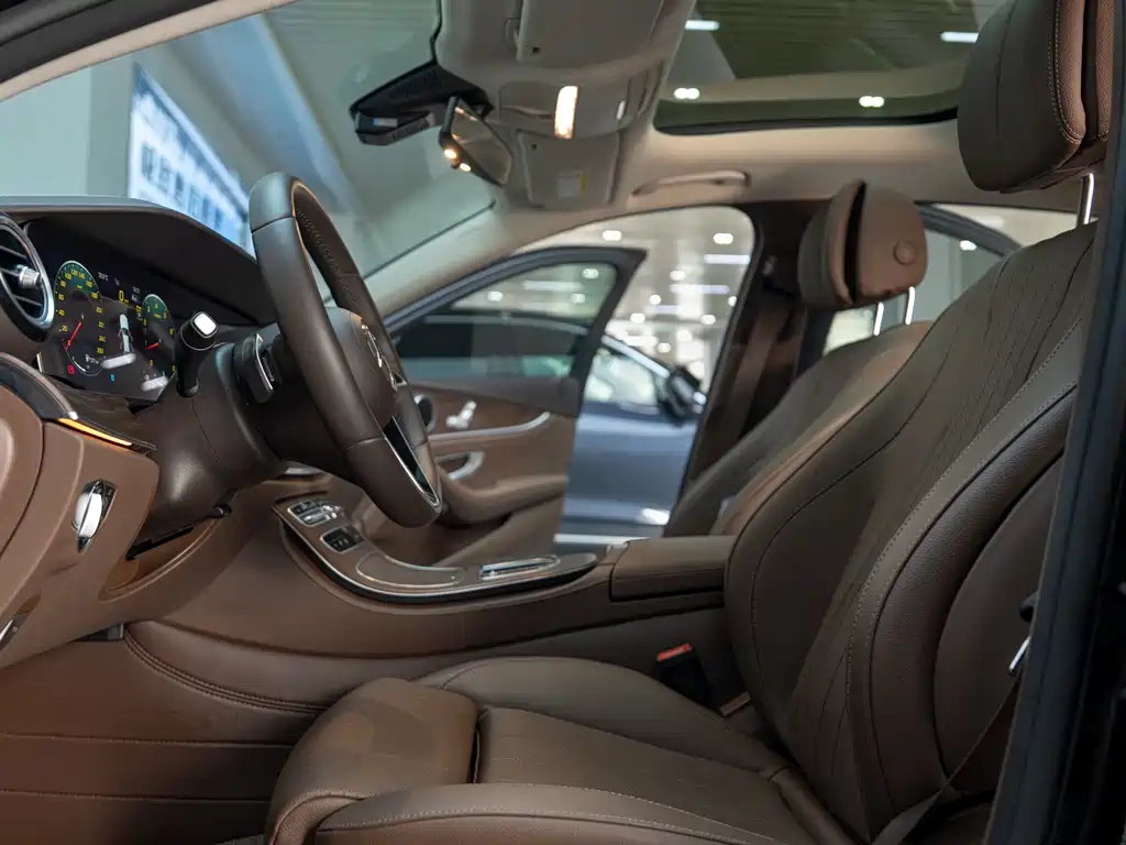 Mercedes-Benz E-Class 2023 — фото 11
