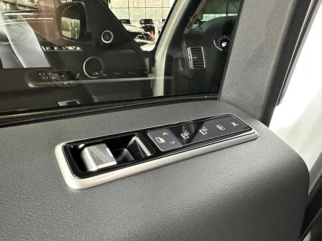 Land Rover Range Rover 2020 — фото 24