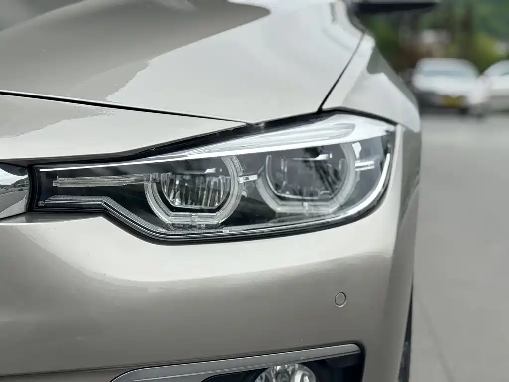 BMW 3 Series 2018 — фото 8