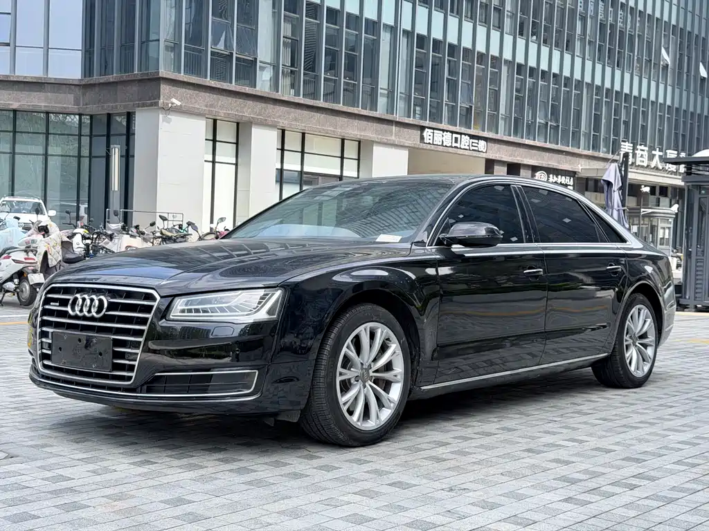 Audi A8 2015 — фото 1