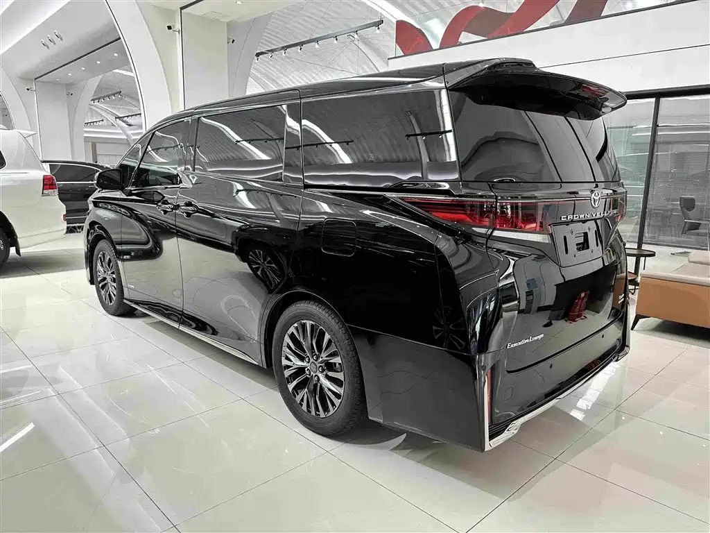 Toyota Vellfire 2026 — фото 8
