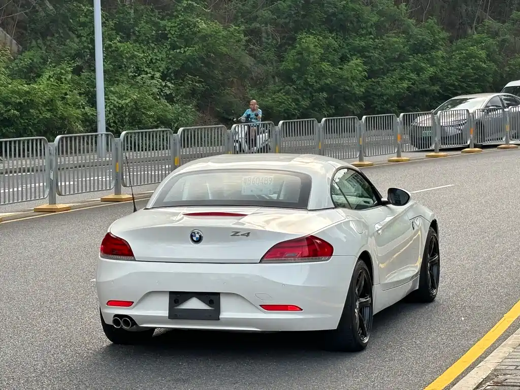 BMW Z4 2013 — фото 20