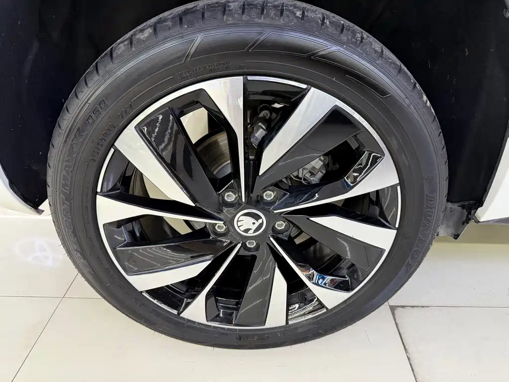 Skoda Korok 2022 — фото 23