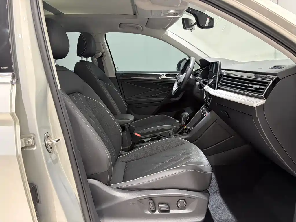 Volkswagen Tiguan L 2023 — фото 13
