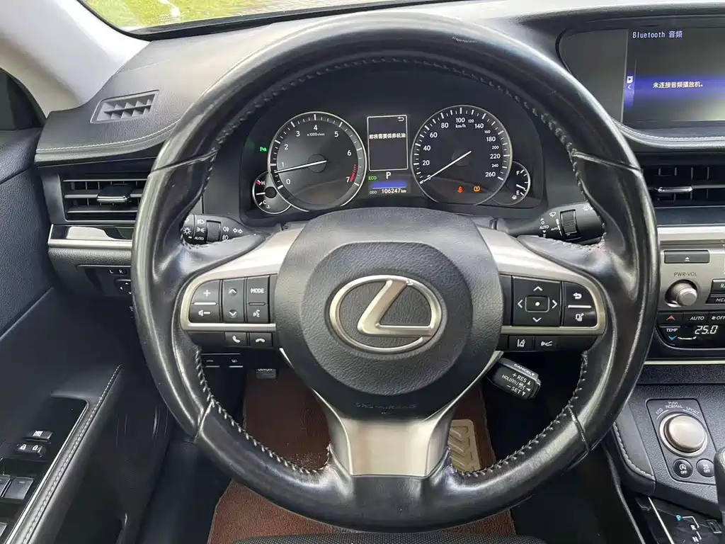 Lexus ES 2015 — фото 17