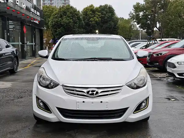 Hyundai Elantra Langdong 2012
