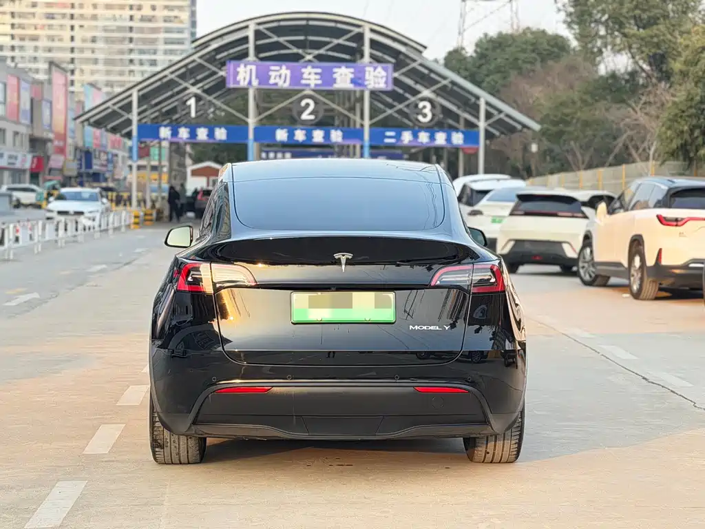 Tesla Model Y 2022 — фото 9