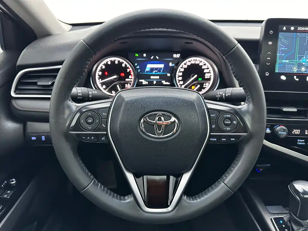 Toyota Camry 2021 — фото 12