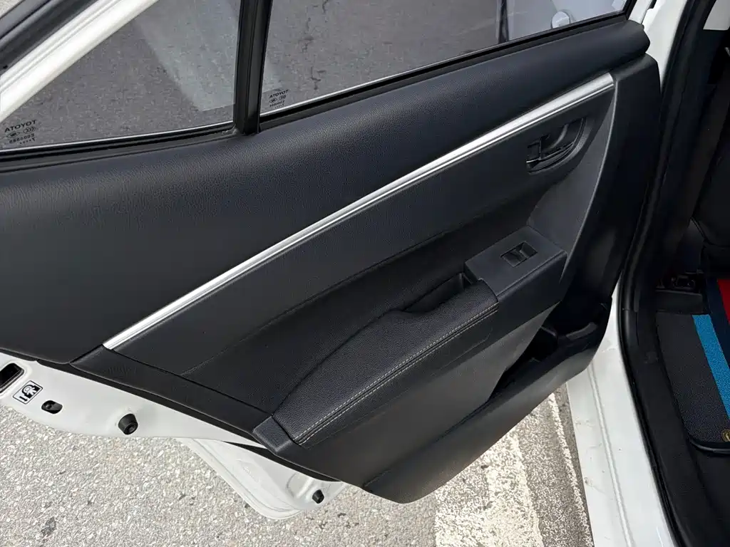 Toyota Corolla 2017 — фото 16