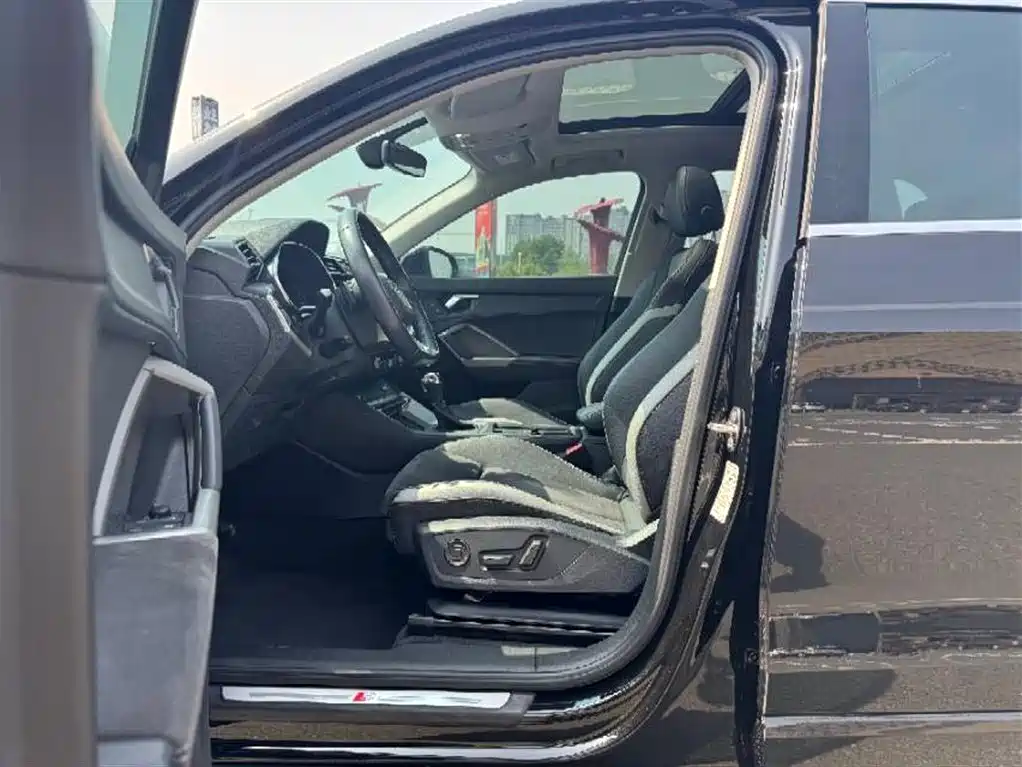 Audi Q3 2022 — фото 10