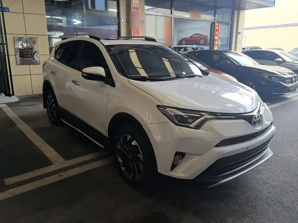 Toyota RAV4 2017 — фото 22
