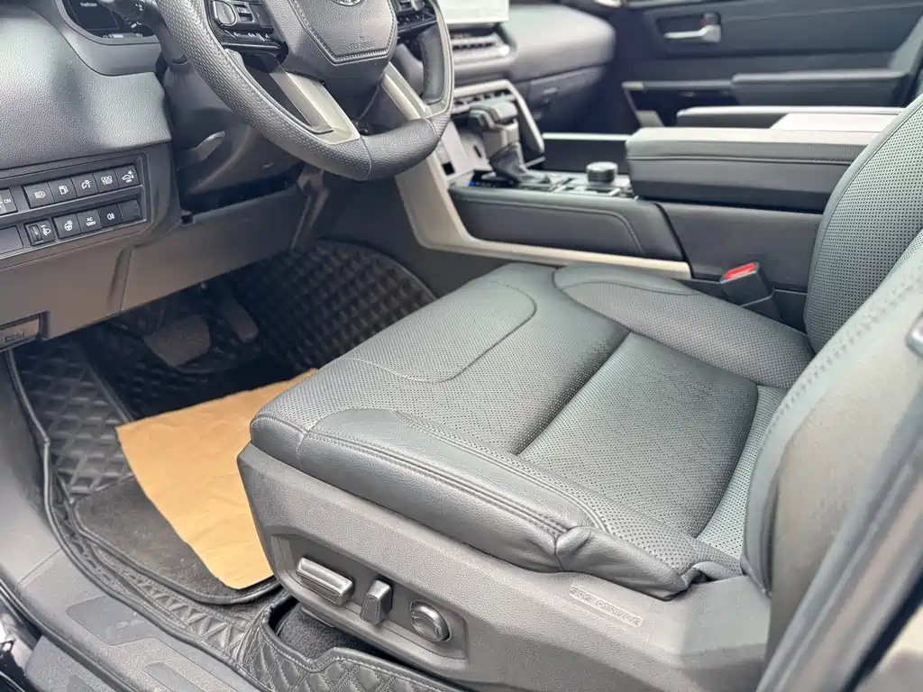 Toyota Sequoia 2023 — фото 17