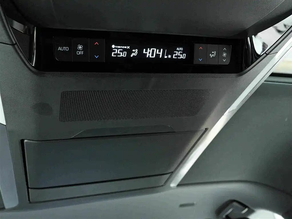 Toyota Vellfire 2024 — фото 19