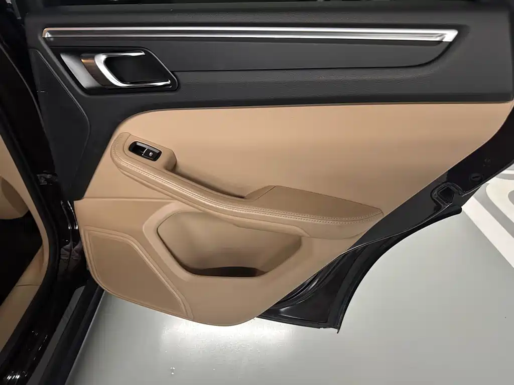 Porsche Macan 2020 — фото 17