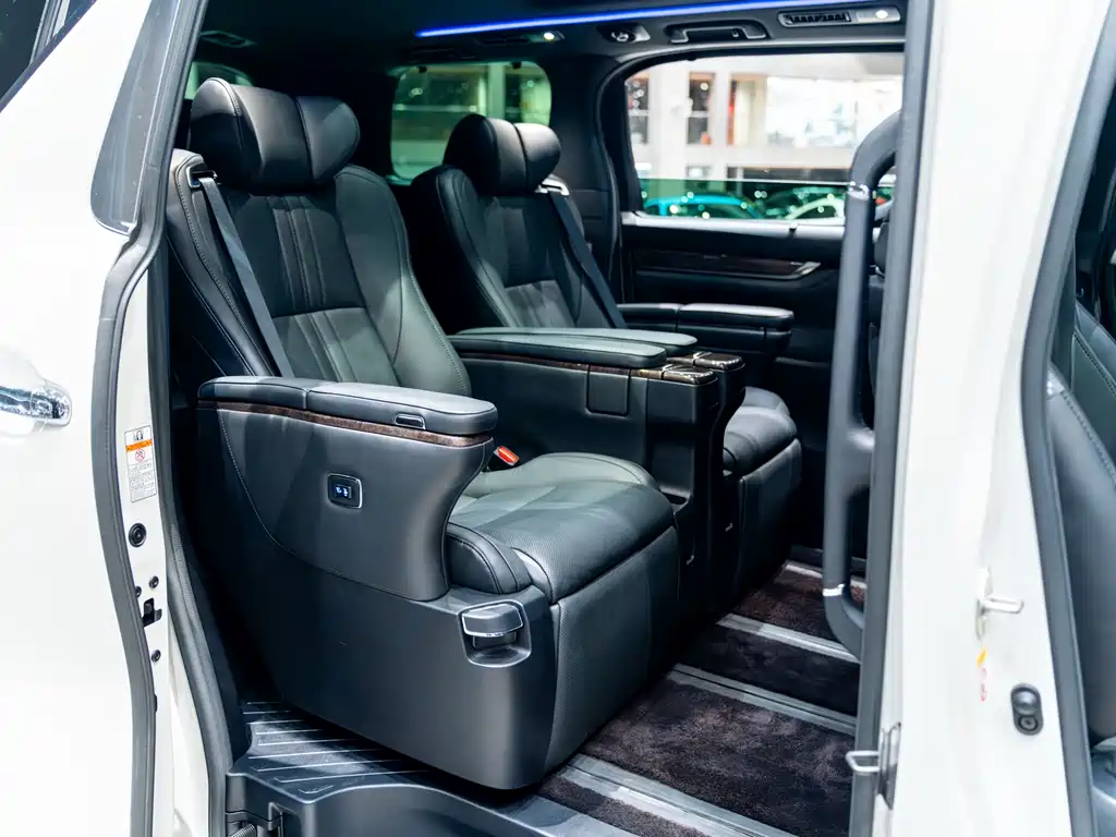 Toyota Alphard 2020 — фото 11
