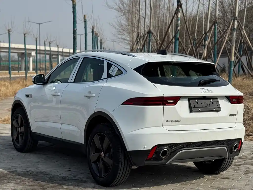 Jaguar E-PACE — фото 16