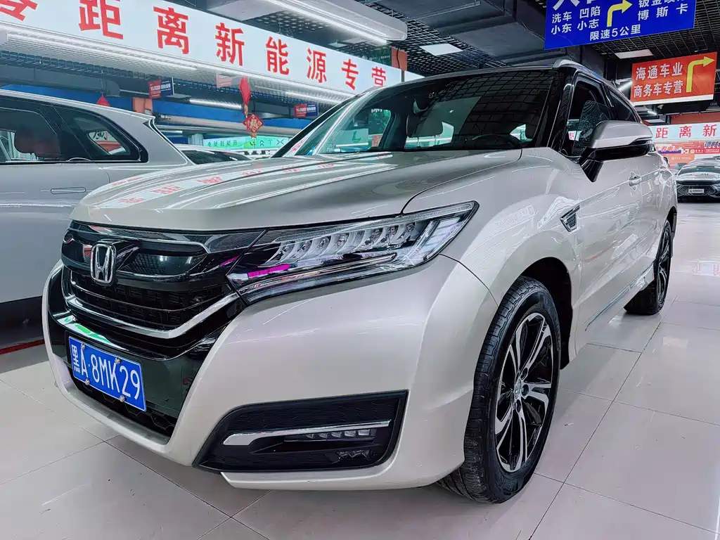 Honda UR-V 2018 — фото 1