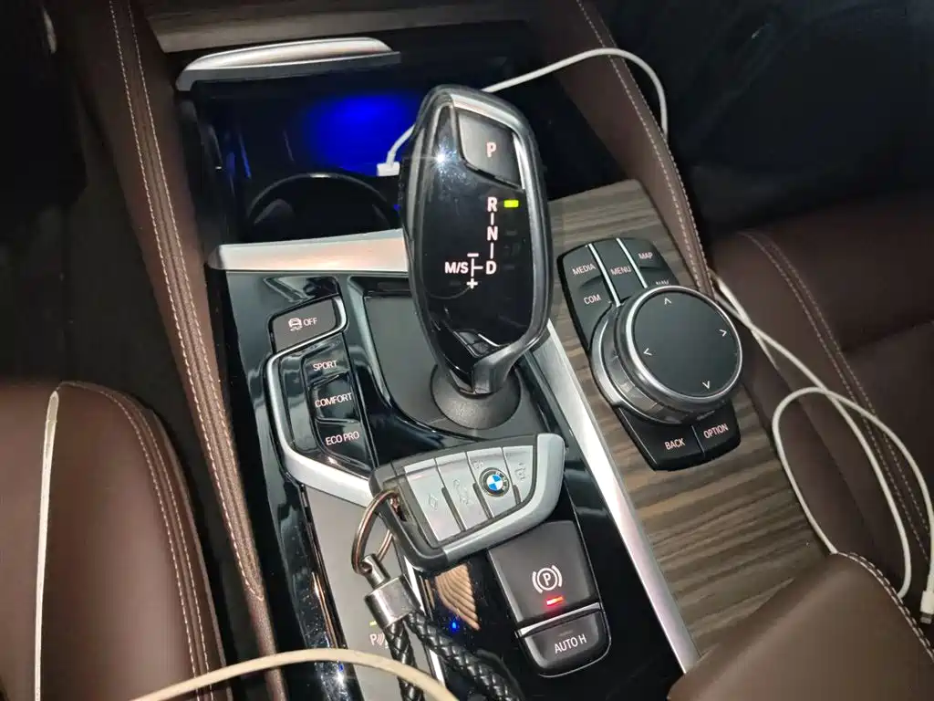 BMW 5 Series 2018 — фото 11