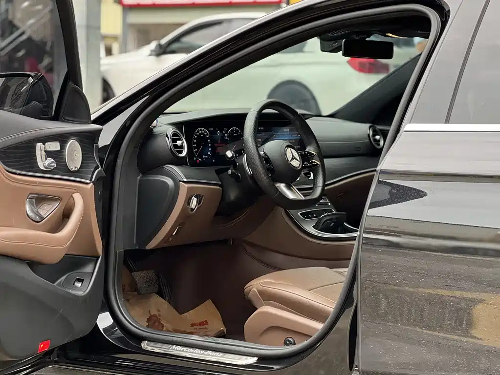 Mercedes-Benz E-Class 2023 — фото 10