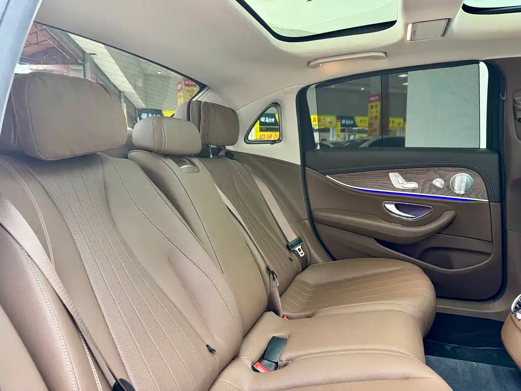 Mercedes-Benz E-Class 2020 — фото 15