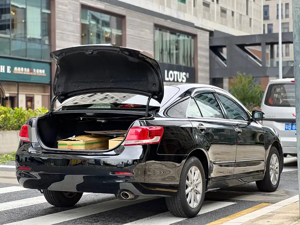 Toyota Camry 2011 — фото 23
