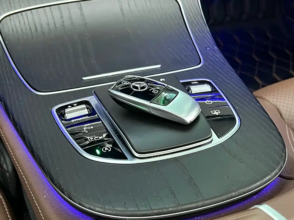 Mercedes-Benz E-Class 2023 — фото 21