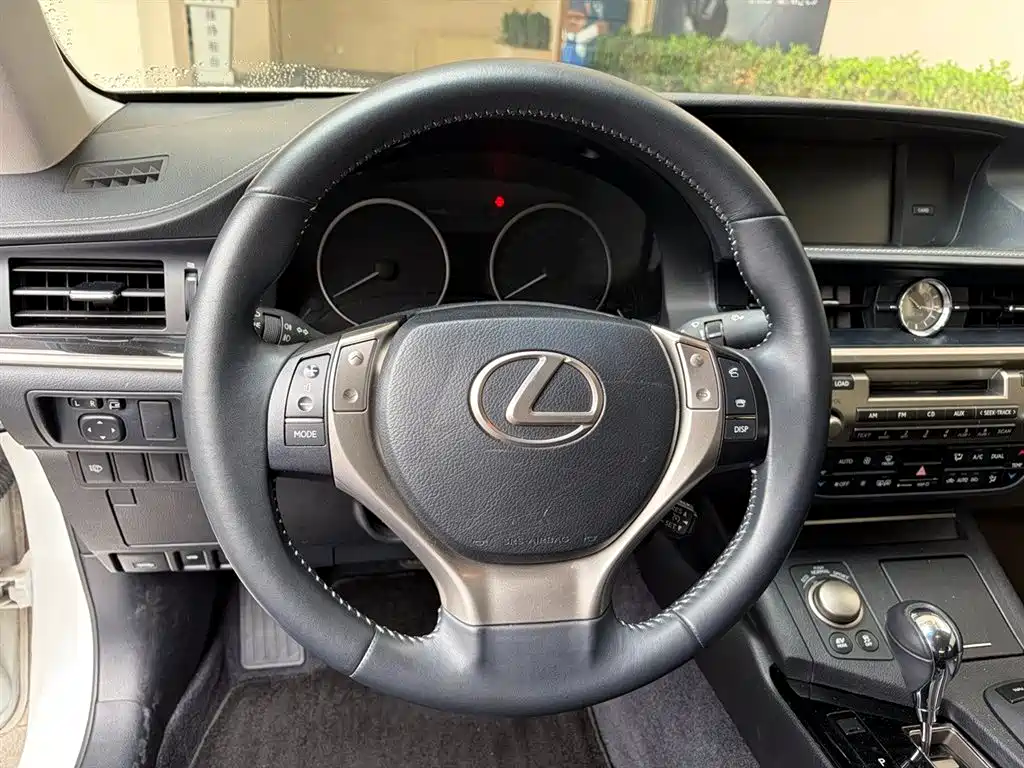 Lexus ES 2013 — фото 7