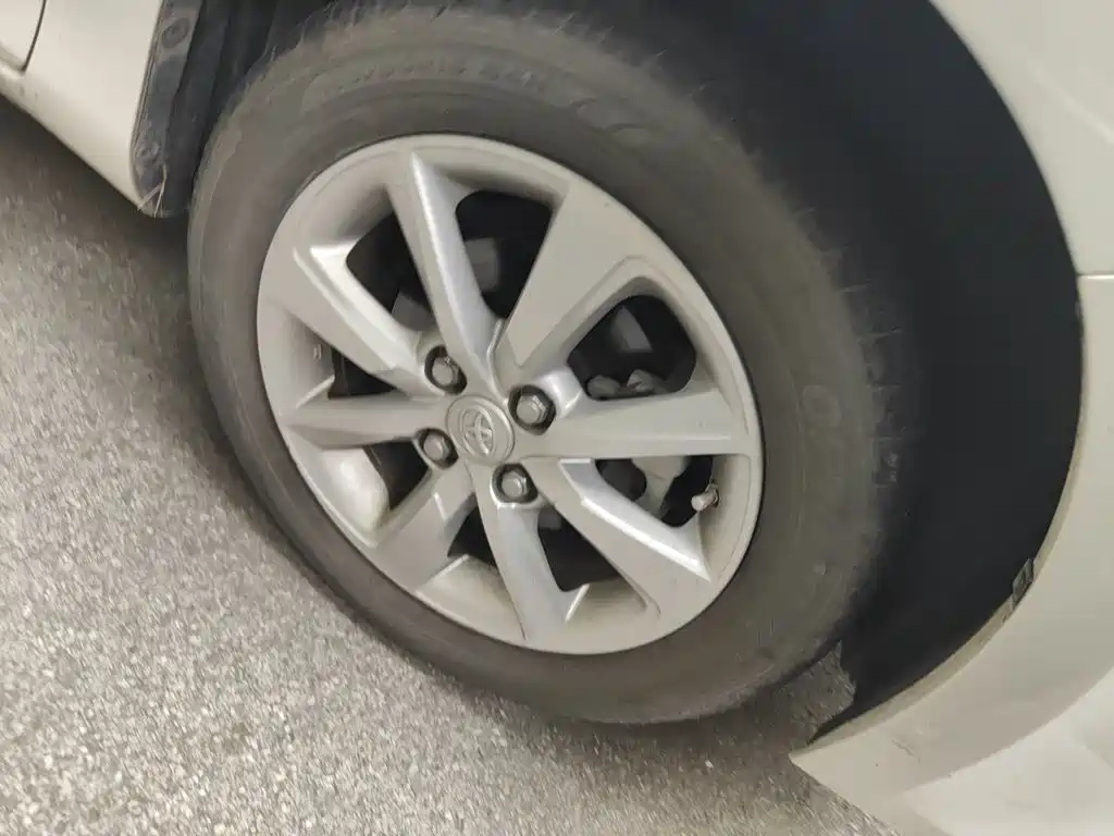Toyota Yaris L 2015 — фото 26
