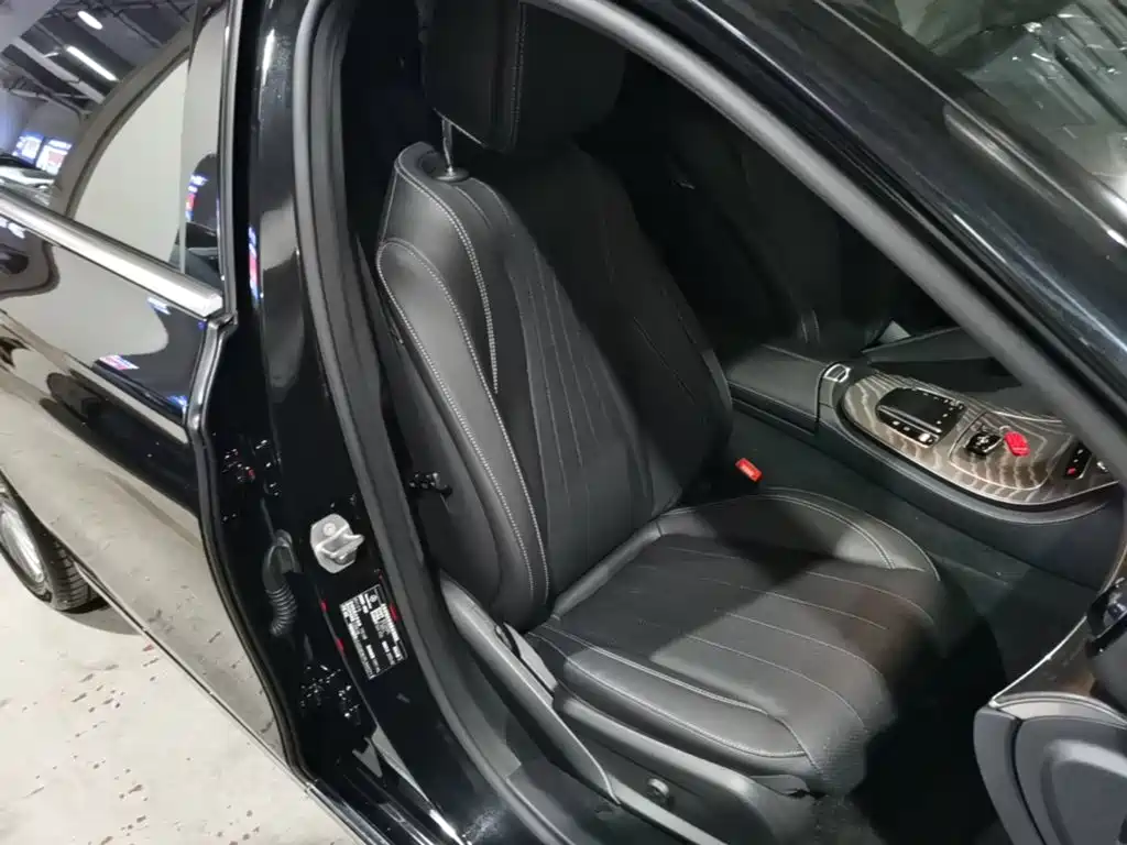 Mercedes-Benz E-Class 2023 — фото 25