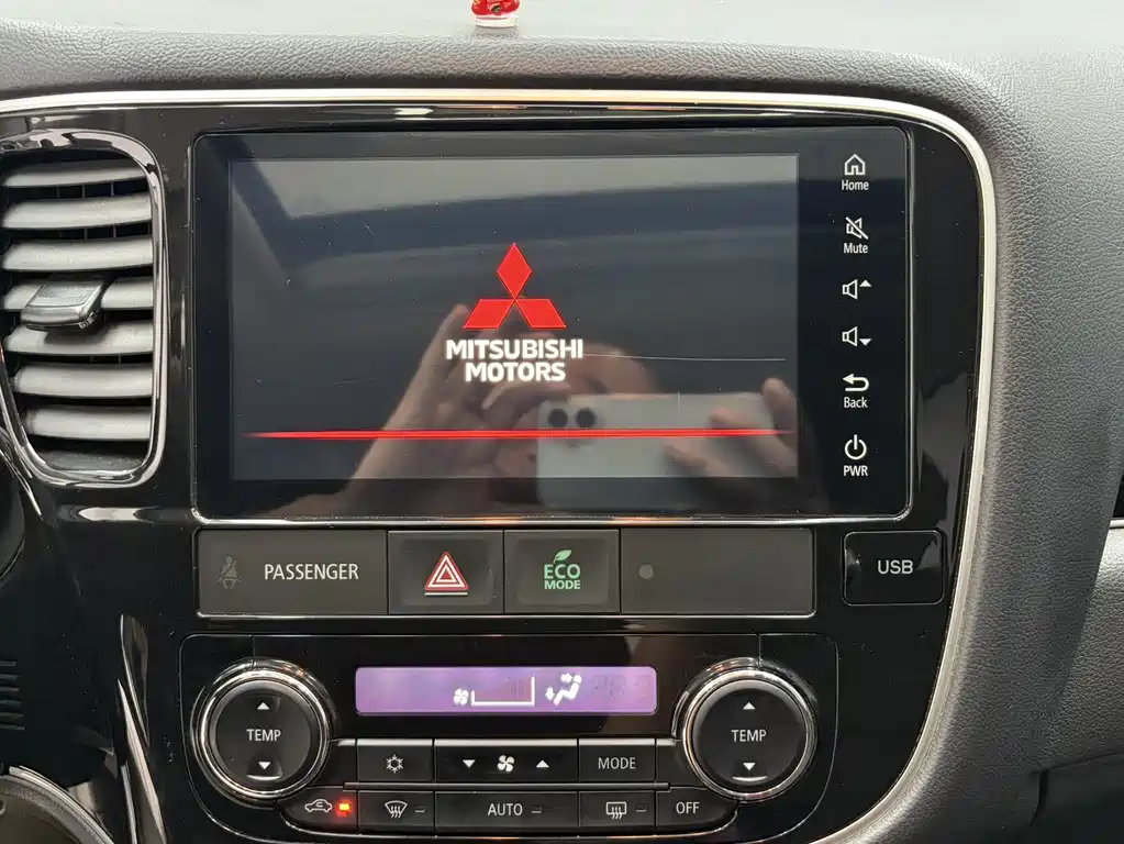 Mitsubishi Outlander 2021 — фото 13